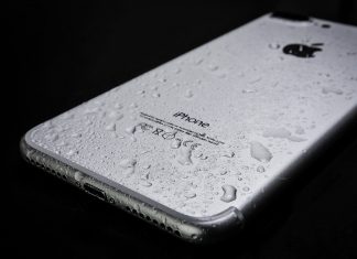 wet iPhone 7 on balck surface