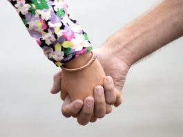 how to hold a girls hand