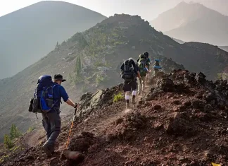 what to wear hiking in summer