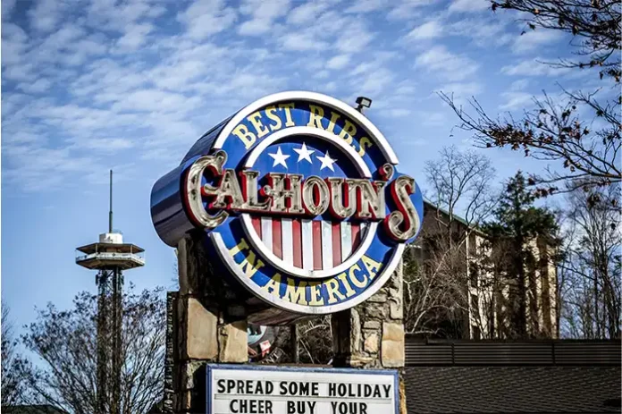 why do people go to gatlinburg
