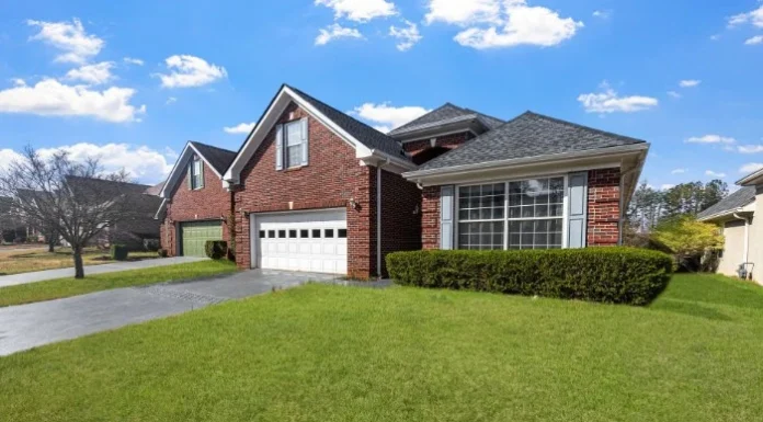 Best Low-Maintenance Front Yard Plan at a Glance