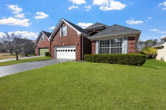 Best Low-Maintenance Front Yard Plan at a Glance